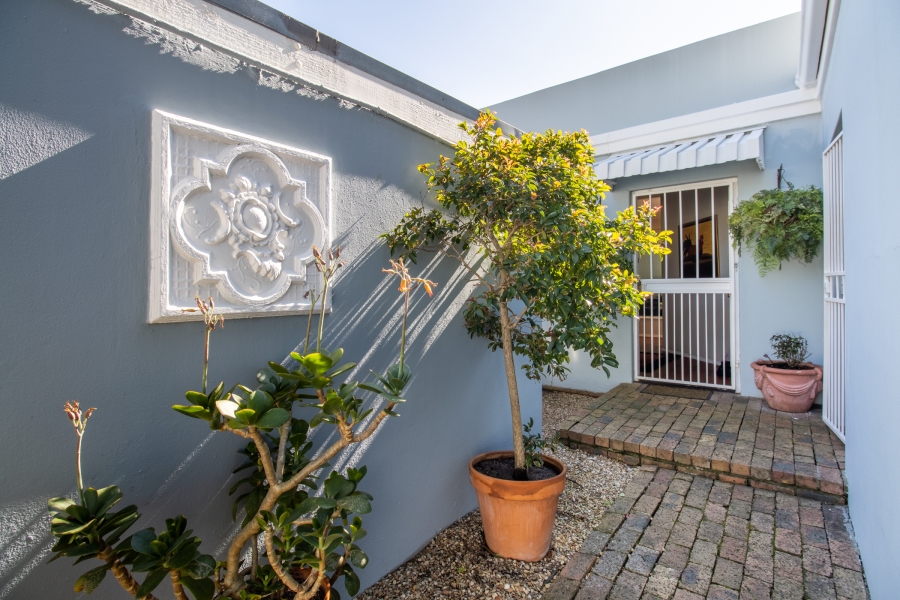 5 Bedroom Property for Sale in Meadowridge Western Cape